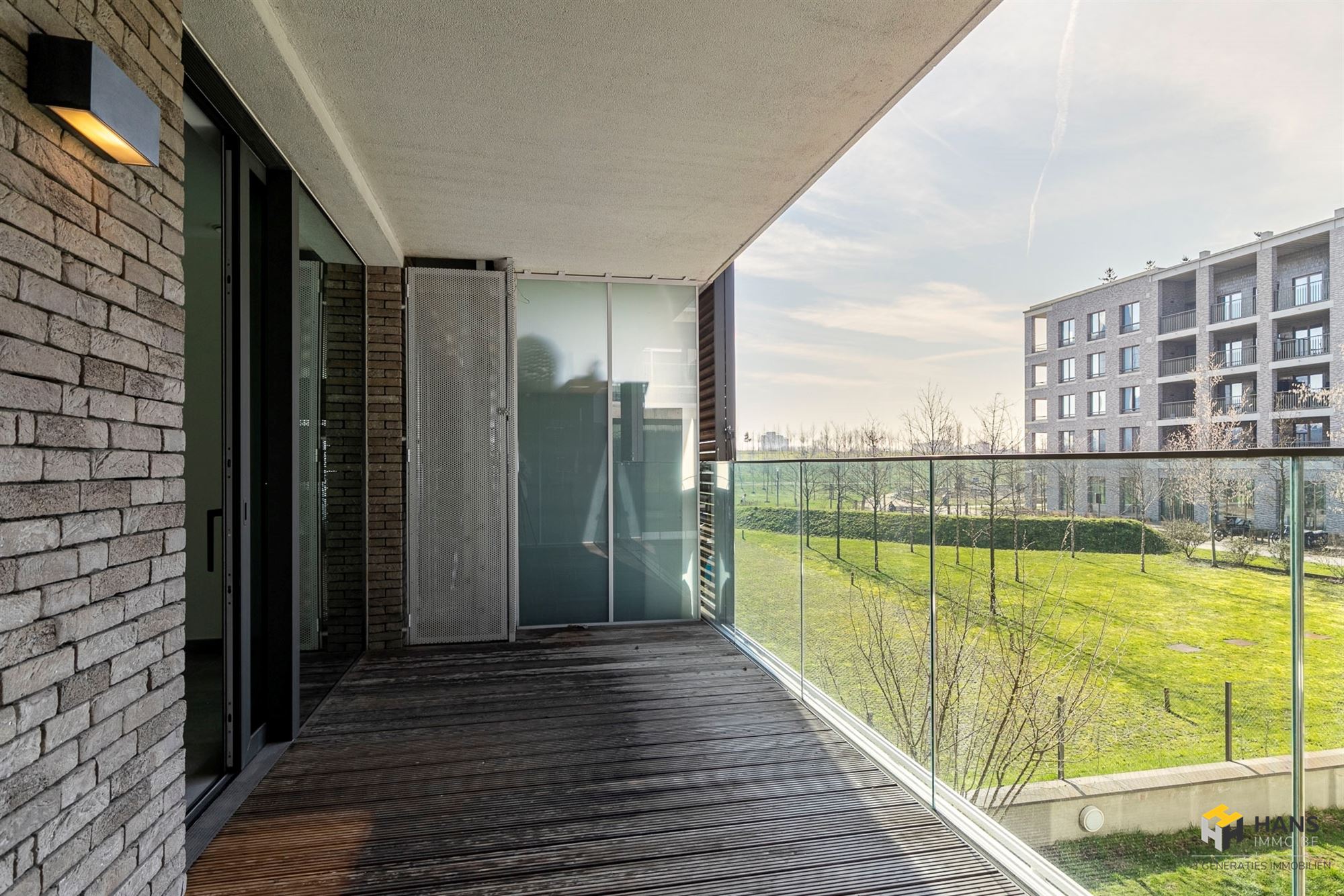 Instapklaar appartement ( 68 m²) met 2 slaapkamers, autostaanplaats en 2 terrassen in Antwerpen (2000). - foto 2
