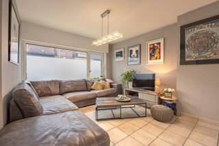 Ontdek deze volledig gerenoveerde woning (2017) in hartje Heist, waar comfort en duurzaamheid centraal staan. Gelegen op een toplocatie, vlakbij...