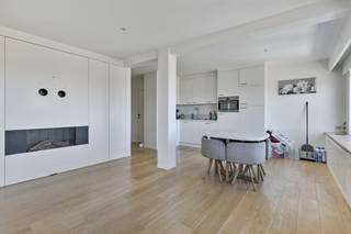 Are you looking for a special apartment for sale in Zeebrugge? This bright and spacious apartment, with a living area of 77m², offers an exceptional living experience in the heart of Zeebrugge. The recent renovation of the cellar/studio in 2023, together with the refurbishment works in the apartment itself, guarantees a ready-to-move-in home. This property is a great opportunity for those who want to buy in a vibrant coastal city.Layout:- entrance hall with toilet- bright living space with open kitchen- living room- bedroom 1- bedroom 2- bathroom with shower- access to a private roof terrace- access to private cellar/studio with courtyardThis opportunity is an ideal opportunity for those looking for a good investment with a rental return, second home or permanent home. Located in a good location in Zeebrugge near the beach, sea and roads to Bruges and the coast. There is also a communal bicycle shed.Don't miss out on this unique opportunity to buy this beautiful apartment for sale in Zeebrugge. Would you like more information or a visit? Feel free to contact us via knokke@dewaele.com or 050 612 612