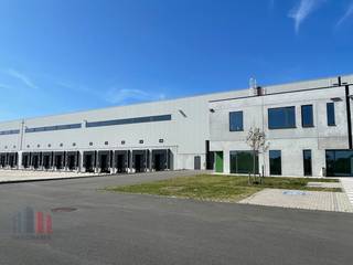 Nieuwbouw state of the art logistiek magazijn van 7.324 m² in combinatie met 308 m² instapklare kantoorruimte. De geklimatiseerde loods...