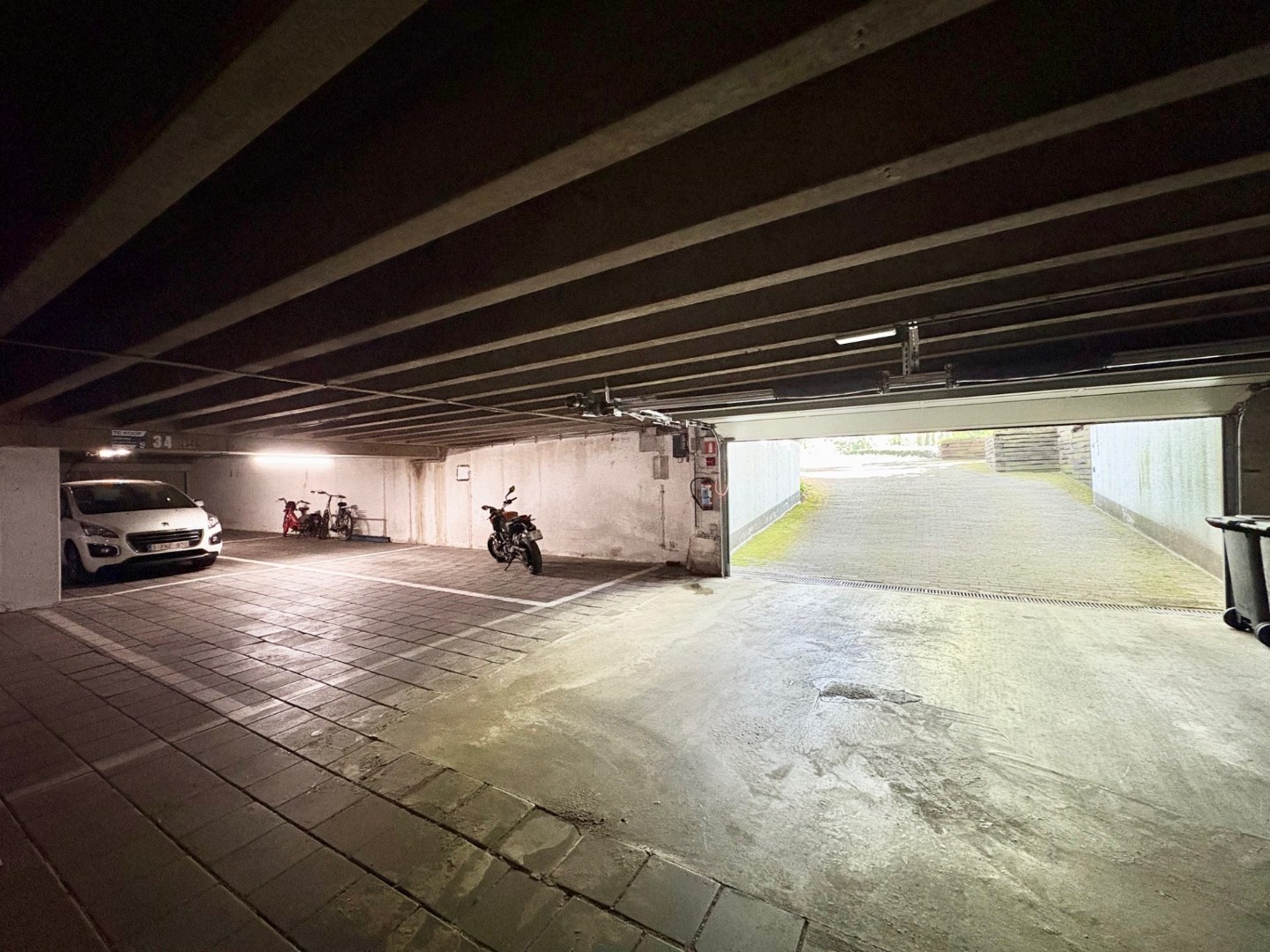 Staanplaats met top ligging bij inrijpoort - foto 2