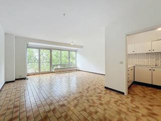 Appartement de deux chambres avec place de parking à louer dans le centre de Vilvorde sur la Franklin Roosevelt Veltlaan.<br /><br />L'appartement est divisé comme suit :<br />- Salon<br />- Cuisine<br />- 2 chambres<br />- Salle de bain <br />- WC séparés<br />- Local de rangement avec raccordement pour machines à laver<br />- Balconnet<br />- Sous-sol<br />- Espace de stationnement<br /><br />Les frais communs s'élèvent à 100,00 euros/mois (sous forme de commission) et concernent l'entretien des parties communes, le chauffage, la ventilation et l'adoucisseur d'eau.<br /><br />L'appartement est disponible immédiatement. Désirez-vous une visite ?<br />Veuillez soumettre votre demande via notre site Web.<br />.