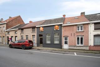 DISCOVERY DAY: Zat. 20/06 van 10u - 12u. Kom als eerste deze woning ontdekken! Opgelet, enkel op afspraak. TE RENOVEREN WONING De woning is gelegen...