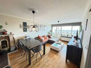 Dit instapklare appartement bevindt zich op de 8ste verdieping (blok 4) en geniet van een mooi uitzicht en een gunstige ligging. Het gebouw is...