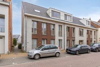 RUIM GELIJKVLOERS APPARTEMENT 118M² MET 2 SLAAPKAMERS EN  GROOT TERRASGelegen op het gelijkvloers van een verzorgde, kleinschalige residentie in het...
