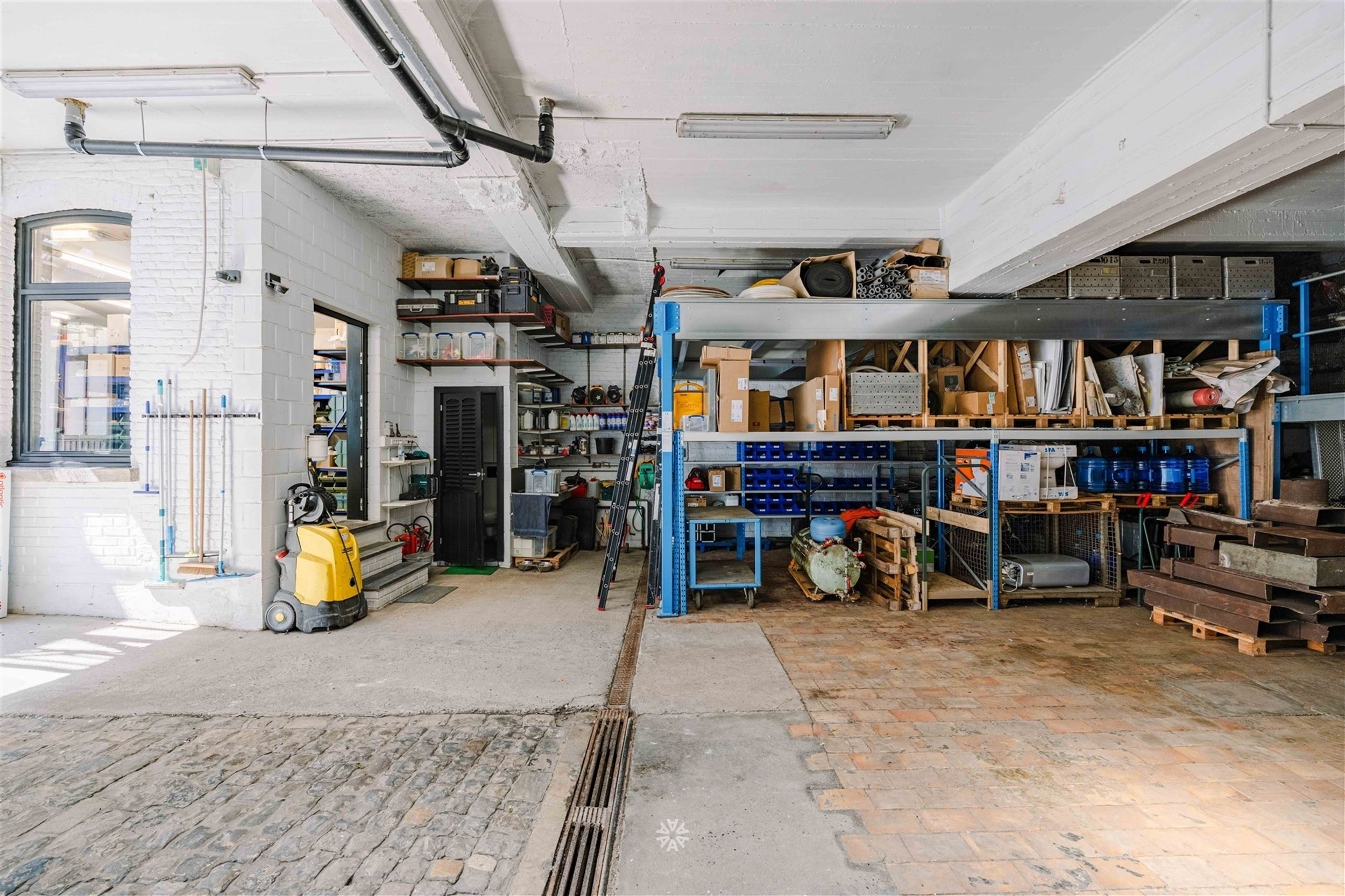 Multifunctioneel handelspand met af te werken loft - foto 3