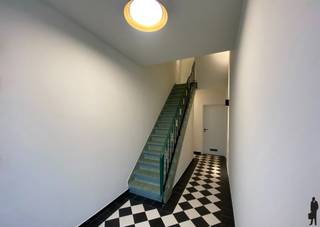 Volledig gerenoveerd duplex appartement van (ca.125m²) met terras nabij het centrum van BrasschaatIndeling:- Een inkom in een gemeenschappelijke gang...