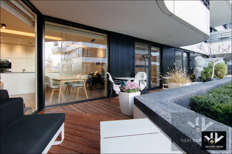 APPARTEMENT MET 2 SLAAPKAMERS “RESIDENTIE ZUIDZICHT” GELIJKVLOERS GRENZEND AAN BINNENTUIN - foto 1