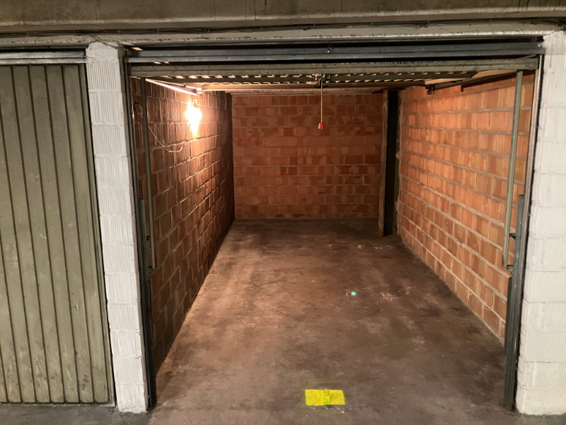 Afgesloten ondergrondse kleine garage op TOP ligging te Kortrijk via EXPERT-IMMO - photo 2