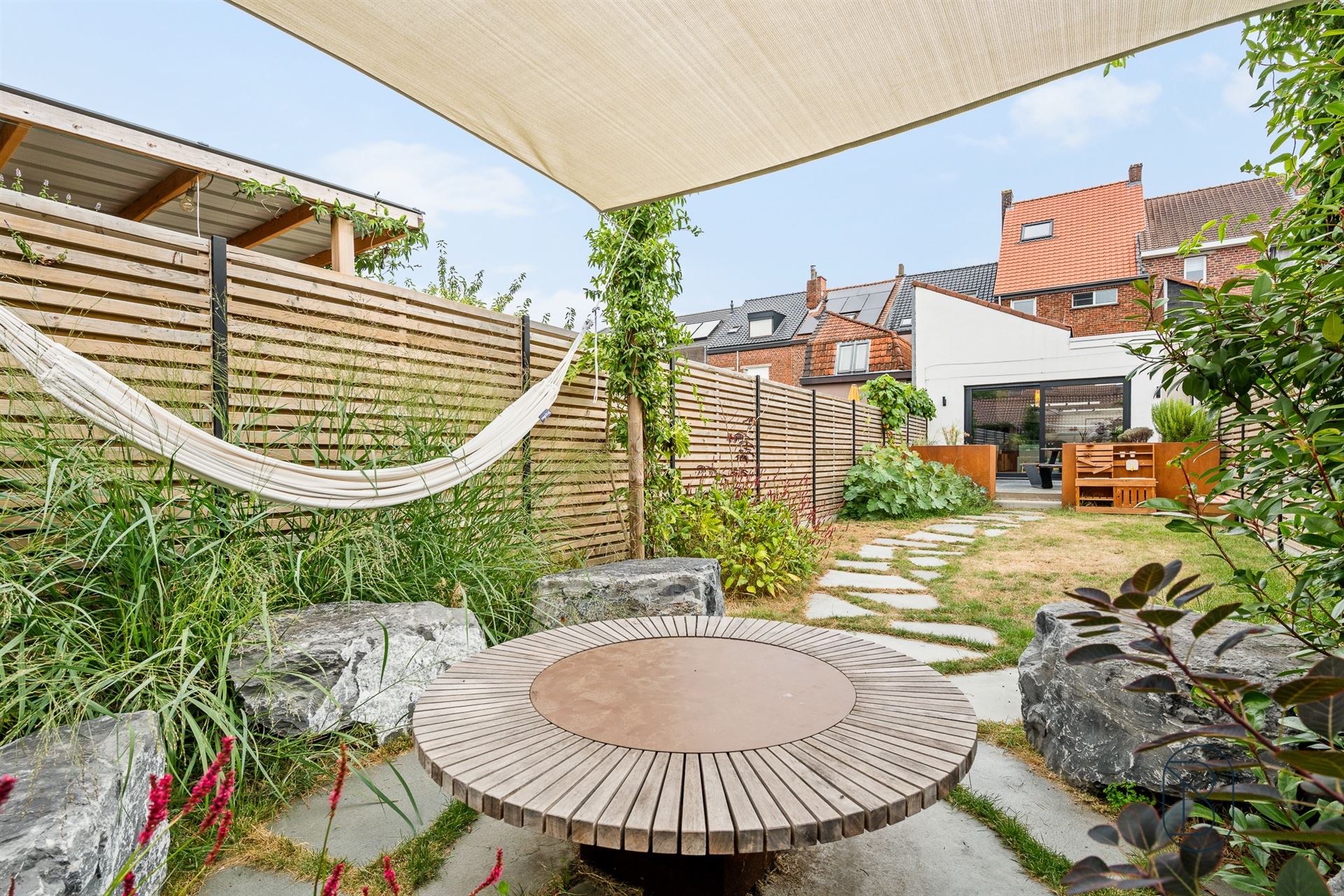 Recent gerenoveerde woning met 3 slk en leuke tuin! - foto 3
