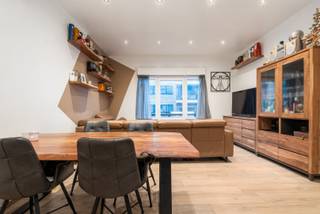 KIJKDAG zaterdag 7/03 vanaf 14u via laurens@solvas.be!Ontdek deze charmante en kwalitatief gerenoveerde (2018) rijwoning op een toplocatie nabij het...