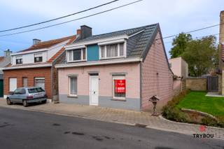 In de Kortestraat 9 te Houthulst vindt u deze woning met heel wat mogelijkheden voor wie op zoek is naar een renovatieproject met karakter. ✨<br /><br />De woning beschikt over een ruime leefruimte, een keuken, een badkamer en 2 slaapkamers. Daarnaast is er ook een zolder aanwezig die extra bergruimte biedt of verdere invulling kan krijgen volgens de mogelijkheden.<br /><br />Buiten geniet u van een tuin 🌿 waar u in alle rust kan ontspannen, evenals een bijgebouw dat ideaal kan dienen als opslagruimte, hobbyruimte of werkplaats.<br /><br />Met een EPC-label F is renovatie aangewezen, maar dit biedt tegelijk de perfecte kans om de woning volledig naar eigen smaak en comfort te moderniseren. 🛠️🏠<br /><br />✨ Troeven:<br /><br />Ruime leefruimte<br />2 slaapkamers<br />Tuin 🌳<br />Bijgebouw<br />Zolder met extra mogelijkheden<br />Veel renovatiepotentieel<br /><br />Bent u op zoek naar een woning die u volledig naar eigen hand kan zetten? Dan is dit zeker een interessante opportuniteit!<br /><br />📞 Interesse? Contacteer Thijs of Nina :<br />📲 051 57 54 61<br />📧 thijs@grouptrybou.be<br />📧Nina@groutrybou.be<br /> | friedel@grouptrybou.be