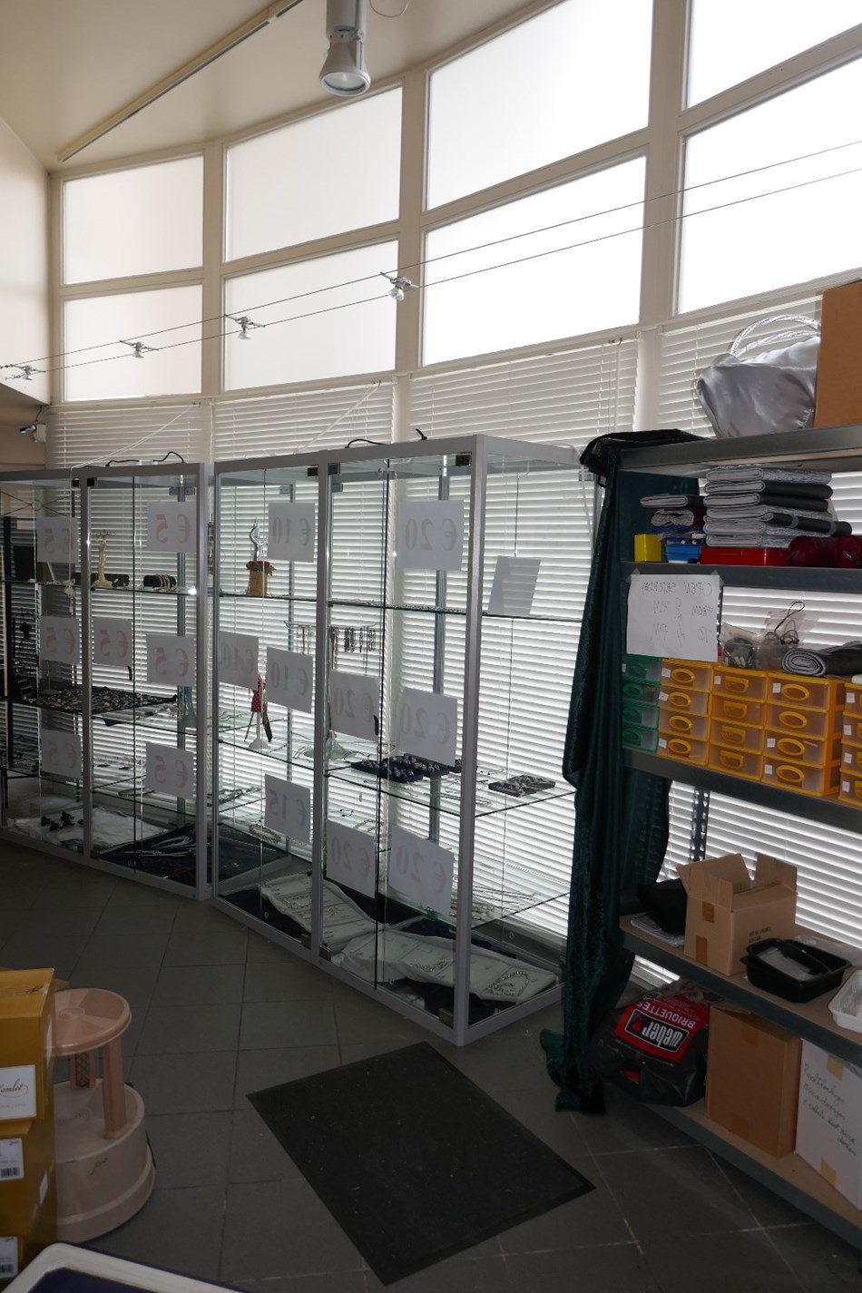 Investeringspand met winkel en burelen/woonst op toeristische locatie in de Katelijnestraat te Brugge. - foto 2