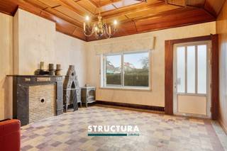 GIJZEGEM (ALOST) – Située dans un environnement rural et calme, cette maison à rénover entièrement est implantée sur un terrain exceptionnel...