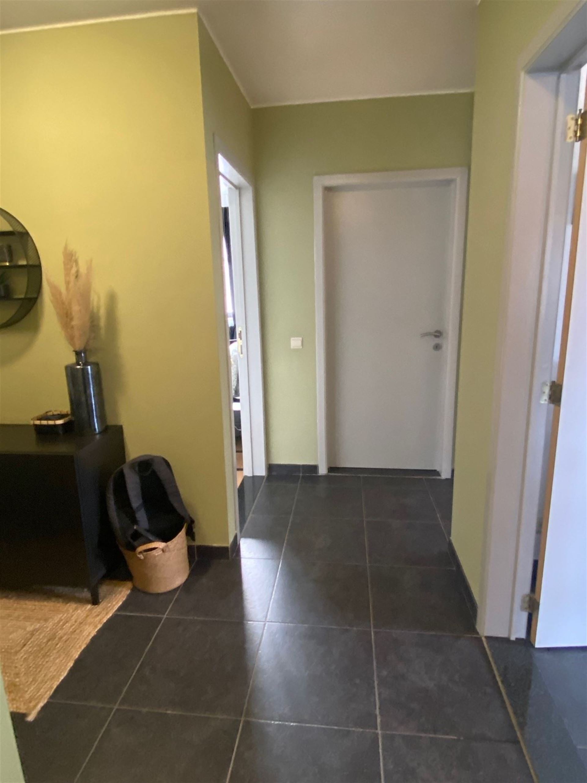 Appartement met 2 slaapkamers en terras - foto 2