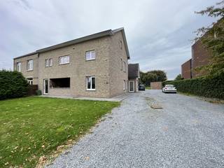 Dit appartement ligt in Guigoven, Hasselt en werd recent volledig opgeknapt. Het maakt deel uit van een kleine residentie met slechts 3...