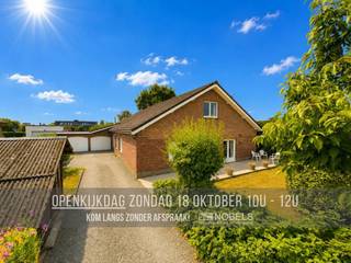 RUIME EN VEELZIJDIGE OPEN BEBOUWING, rustig gelegen in een KINDVRIENDELIJKE WOONOMGEVING TE ASTENE (DEINZE). Dankzij de nabijheid van BELANGRIJKE INVALSWEGEN, winkels, scholen en andere voorzieningen geniet u hier van een VLOTTE BEREIKBAARHEID zonder in te boeten aan rust en privacy. Met een BEWOONBARE OPPERVLAKTE VAN CA. 390 M² onderscheidt deze woning zich door haar UITZONDERLIJKE WOONVOLUME en FLEXIBELE INDELING. Het geheel is momenteel opgedeeld in 2 WOONGEDEELTES, die elk beschikken over een eigen woonkamer, keuken, badkamer en slaapkamers. Mits renovatie biedt dit INTERESSANTE MOGELIJKHEDEN voor een groot gezin, WONEN MET EEN INWONEND FAMILIELID of voor wie simpelweg op zoek is naar veel leef- en hobbyruimte.<br />De indeling gaat als volgt: via de centrale inkomhal heeft u aan de voorzijde toegang tot een woonkamer, ingerichte keuken, badkamer en 2 gelijkvloerse slaapkamers. Het woongedeelte aan de achterzijde omvat een eigen woonkamer en keuken, een badkamer en 3 bijkomende gelijkvloerse slaapkamers. Op de verdieping bevinden zich verschillende ruime zolderkamers die mits verdere afwerking kunnen worden ingericht als extra slaapkamers, bureau-, hobby- of opslagruimte.<br />Ook buitenshuis is ruimte een belangrijke troef. Het perceel van ca. 1.933 m² biedt een aangename groene tuin met veel privacy, een ruim terras en een oprit. Daarnaast beschikt de eigendom over 2 garages, ideaal voor wagens, fietsen en bijkomende opslag.<br /><br />Adres op aanvraag<br /><br />EPC: 483kWh/m²; G-score A en P-score C; Renovatieverplichting van toepassing; Bestuursmaatregelen in het maatregelenregister: Neen; Beschikbaarheid te bespreken met eigenaar