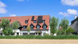 Bijzonder ruime hoekwoning uit 2018 goed gelegen in een fel begeerde residentiële villawijk. Recent gebouwd, drie volwaardige bouwlagen,...