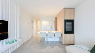 Zeer aangename duplex met 2 ruime slaapkamers, gelegen nabij het Rubensplein in een kleine residentie...Het appartement is gerenoveerd en werd...