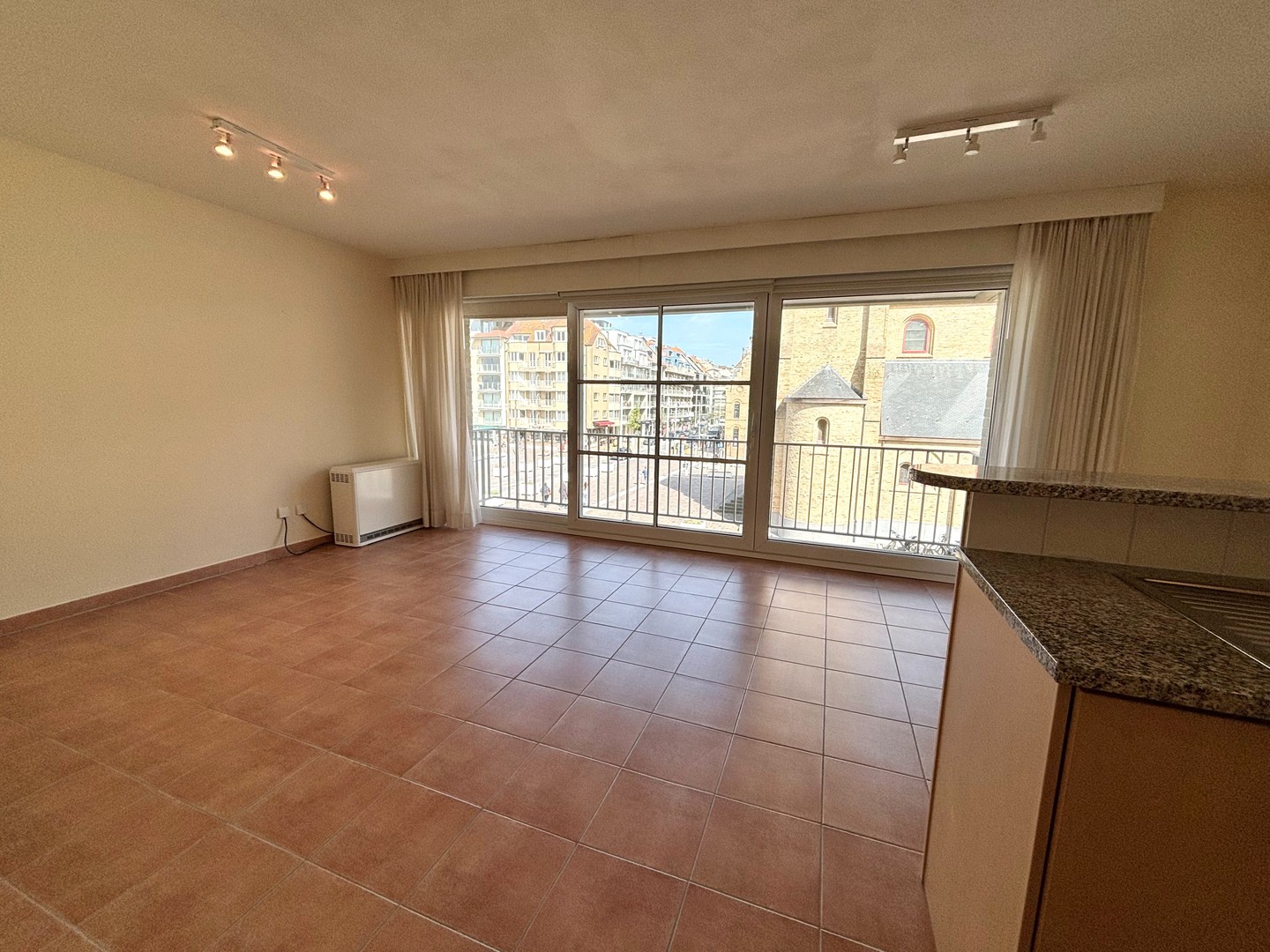 Ongemeubeld appartement met 2 slaapkamers te huur in Nieuwpoort-bad - foto 3