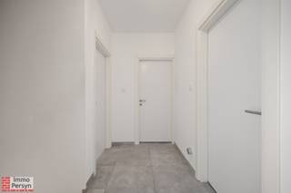 Zoek je een eigentijdse en volledig instapklare woning ?<br />Welkom in deze recente woning (bouwjaar 2020) gelegen in de Akkerstraat te Leopoldsburg. Je bevindt je op een boogscheut van het centrum met scholen, winkels en het openbaar vervoer binnen handbereik. Doordat de woning recent gebouwd is, verkeert het pand in een zeer goede staat; renovatiewerken zijn dus absoluut niet aan de orde en je kan hier meteen jouw nieuwe thuis van maken.<br /><br />Energiezuinig wonen staat hier absoluut centraal. Dankzij een indrukwekkend energielabel A, een conforme elektrische installatie en ventilatie ben je verzekerd van lage energiekosten en een hoog wooncomfort. Er is een regenwaterput aanwezig en er wordt verwarmd met aardgas. De woning is gelegen op een onderhoudsvriendelijk perceel, voorzien van een oprit/ staanplaats voor het huis en een gezellige achtertuin met een overdekt terras. <br /><br /><u><strong>INDELING:</strong></u><br /><strong>Gelijkvloers:</strong> inkomhal, gastentoilet, zithoek, leefruimte met open keuken, berging/wasplaats, garage<br /><strong>1ste verdieping</strong>: nachthal, apart toilet, badkamer, 3 slaapkamers, dressing<br /><strong>Tuin:</strong> terras, achtertuin<br /><br />Ervaar zelf de vele voordelen van deze woning tijdens een persoonlijke rondleiding.<br />Maak vandaag nog je afspraak.<br />Mail naar info@immopersyn.be of bel 013 444 008.<br />