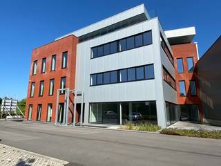 Nieuwbouw  kantoren van 491 m² te huur nabij de R4 te Evergem. De lichtrijke kantoorruimte betreft een open space op de gelijkvloers en...