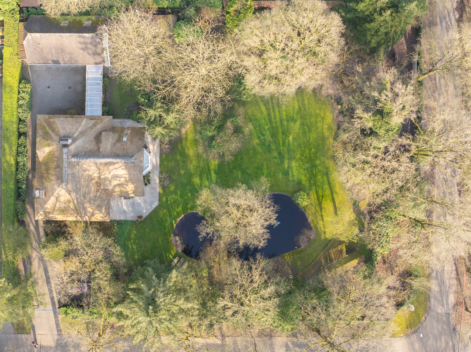 Unieke villa met 4 slpks, 3 bdks, riante garage &amp; guesthouse - foto 2