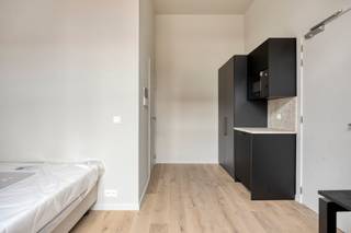 <span><strong>**Vraag uw brochure op/bezoek aan!**</strong></span><br /><br /><span>Residentie The Hills is een opbrengstpand dat voor zowel studerende jongeren in de Leuvense stadskern als in Heverlee en Brussel een goede locatie biedt. Je bent op wandel/ fiets afstand van de Leuvense Stadskern, het Sportkot, de KULeuven campussen in de binnen en buitenstad alsook het station van Leuven en Heverlee. Deze residentie is gelegen op de </span><strong>Naamsesteenweg</strong><span>. Niet alleen zijn strategische ligging is een troef maar ook de residentie zelf zal puur genieten zijn. Via de Hertogstraat bent u op enkele minuten op de </span><strong>Arenberg faculteiten</strong><span> als op de </span><strong>UCLL-campussen</strong><span>.</span><br /><br /><span>Deze residentie is een </span><strong>vernieuwbouwproject</strong><span>. De renovatie werd uitgevoerd met oog voor detail, kwaliteitsvolle materiaalkeuze en afwerking. Daarnaast voldoet het gebouw aan de strenge energiezuinigheidsnorm van 2025. Deze knusse residentie bestaat uit </span><strong>5 kamers eigen sanitair en 1 studio met privé tuin</strong><span>. Bijkomend heeft dit pand een gemeenschappelijke keuken. Kortom, deze residentie heeft het allemaal.</span><br /><br /><span><strong>Interesse? Vraag je brochure op en plan uw bezoek in met onze Expert Investeringsvastgoed: jack@connect-immo.be of 0495 53 46 49</strong></span><br /><br /><span>EPB startverklaring</span><br /><span>wche, gdv, gvkr, gvv</span>