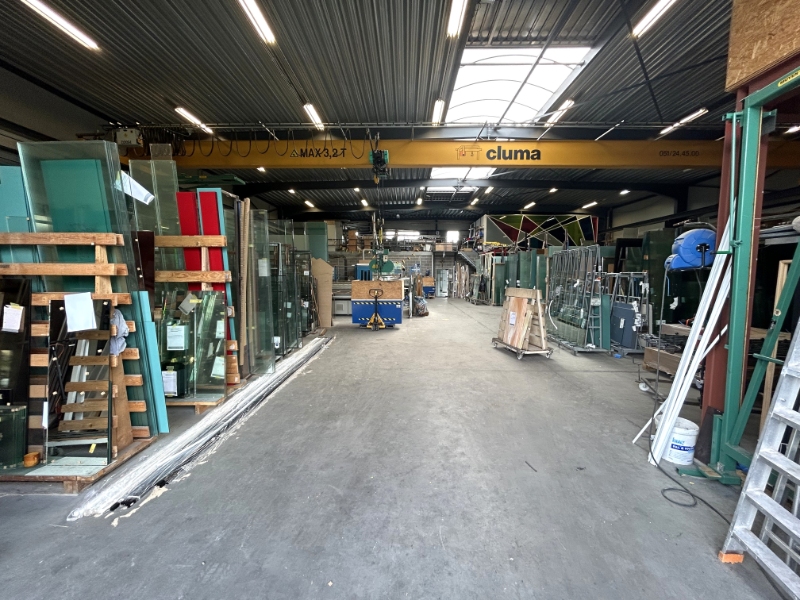 ** COMPROMIS IN OPMAAK ** - Bedrijfsgebouw van ca. 700 m² + mezzanine + kantoren en buitenopslag op topligging - foto 4