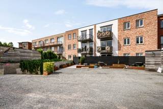 In een recent en kleinschalig appartementsgebouw uit 2016 bevindt zich dit energiezuinige appartement met een slaapkamers, rustig gelegen achteraan...