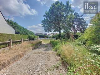 Exclusief gelegen, zuidgerichte bouwgrond voor een ééngezinswoning in open bebouwing, op een perceel van 23a 34ca. Deze uitzonderlijke locatie...
