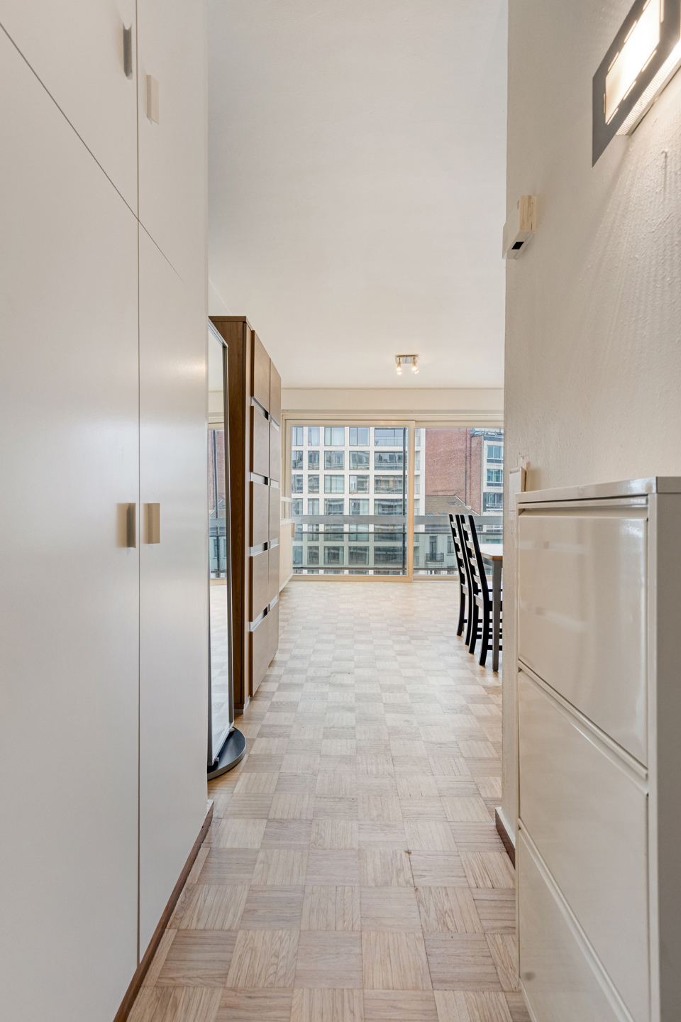 Gemeubelde studio vlak aan de Meir (met optie huur parking). - foto 2