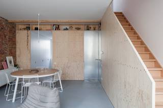 Dit aangenaam, goed gelegen en praktisch ingedeeld appartement werd vormgegeven door een Kortrijkse architect en beschikt over een uitzonderlijk...