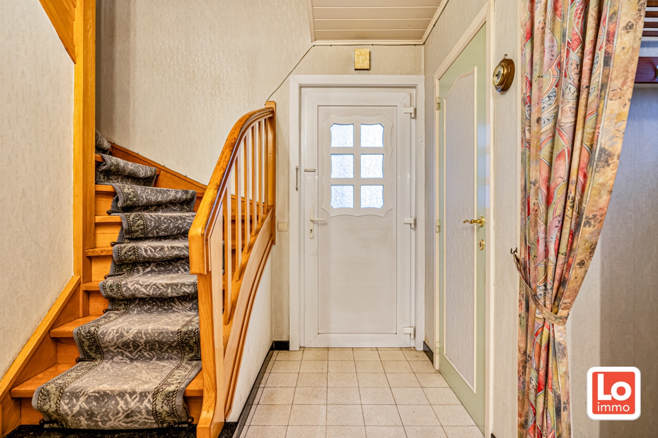 VERKOCHT! Heel rustig gelegen op te frissen halfopen woning op wandelafstand van het vernieuwde centrum van Zeveneken! - foto 2