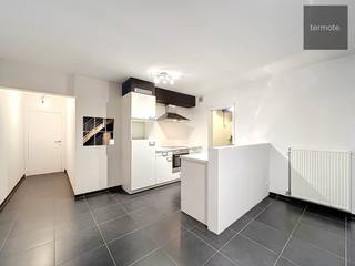 Instapklaar duplex appartement!Met plezier stellen we dit aangenaam duplex appartement voor met een bewoonbare oppervlakte van 107m² in Wielsbeke met...