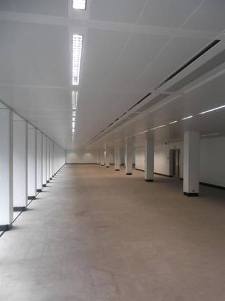 Mooi, lichtrijk kantoorgebouw in het centrum van Brussel. Dichtbij het Europees district en het Luxemburgse treinstation en heel toegankelijk met...