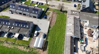 <p>Voor meer info of bezoek, bel 02/884.23.23 - Bouwgrond voor open bebouwing op een perceel van 6a 90ca, met een straatbreedte van 14,55 m en een diepte van 42,40 m. Volgens de geldende stedenbouwkundige voorschriften is een woning mogelijk met een gevelbreedte van 8,60 m, een bouwdiepte van 15 m op het gelijkvloers en 12 m op de verdieping. Er dient 6 m achteruit gebouwd te worden, met een zijdelingse bouwvrije strook van 3 m.</p><p>Rustig gelegen in een doodlopende straat, met alle dagelijkse voorzieningen binnen handbereik: twee supermarkten op slechts 650 m, scholen en openbaar vervoer in de nabije omgeving, en een vlotte verbinding dankzij de oprit van de E40 op slechts 2 km. Een ideale locatie voor wie rustig wil wonen met een uitstekende bereikbaarheid. Maatregelen opgenomen in het maatregelenregister: nee.</p>