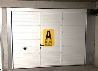 Ruime garagebox te koop in Residentie Nautica BredeneDeze ruime garagebox bevindt zich in de residentie Nautica, op de hoek van de Kapelstraat en de...