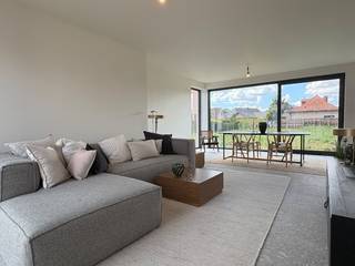 Nieuwbouwwoning met grote tuin, gelegen in het woonproject Lijstergalm in Kuurne.<br /><br />Deze woning heeft een E-peil van maximaal 20 dankzij 6 zonnepanelen, vloerverwarming en een lucht-water warmtepomp. <br /><br />Bij het binnengaan kom je in de inkomhal, op je rechterkant heb je een apart gastentoilet en op de linkerkant de lichtrijke leefruimte met aansluitend de keuken. Je hebt hier zicht op de grote zuidwestgerichte tuin. <br /><br />Op het eerste verdieping bevinden zich drie slaapkamers, een badkamer met bad, douche, en een apart toilet. <br /><br />Een vaste trap brengt naar de ruime zolderverdieping, die gebruikt kan worden als extra slaapkamer. <br /><br />Voor meer info contacteer Norman op 0479 40 24 84