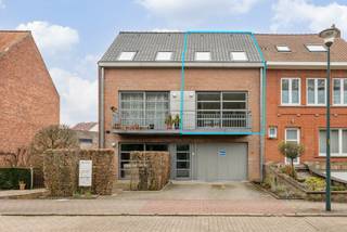 Instapklaar duplex appartement te koop in hartje Sterrebeek – ideaal als privéwoonst of opbrengsteigendomBent u op zoek naar een comfortabel en...