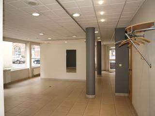 Handelspand + woonst.Centraal gelegen, tussen de Lippenslaan en de Groentemarkt te Knokke.Het handelsgedeelte bevat ongeveer een 94m² open ruimte. Er...