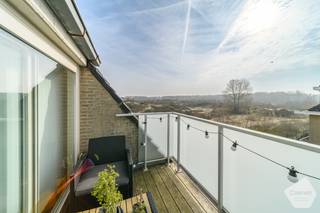 Prachtig instapklaar 2-slaapkamer appartement, gelegen op de tweede verdieping en genietend van een exclusief en blijvend zicht op de duinen.Bij het...