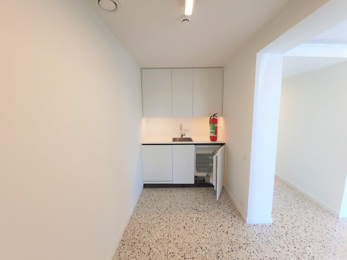 Bureaux (25-100 m²) à louer à Nazareth - photo 4