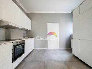 Casalina Real Estate offers for sale exclusively - Smartly arranged apartment located on the third floor of a corner building dating from 1939,...