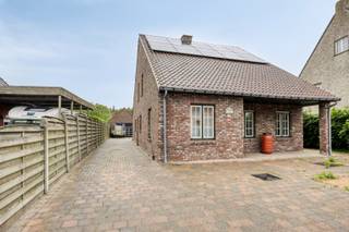 Deze instapklare gezinswoning combineert energiezuinig comfort met een rustige, groene ligging. Ondanks de landelijke sfeer bevinden...