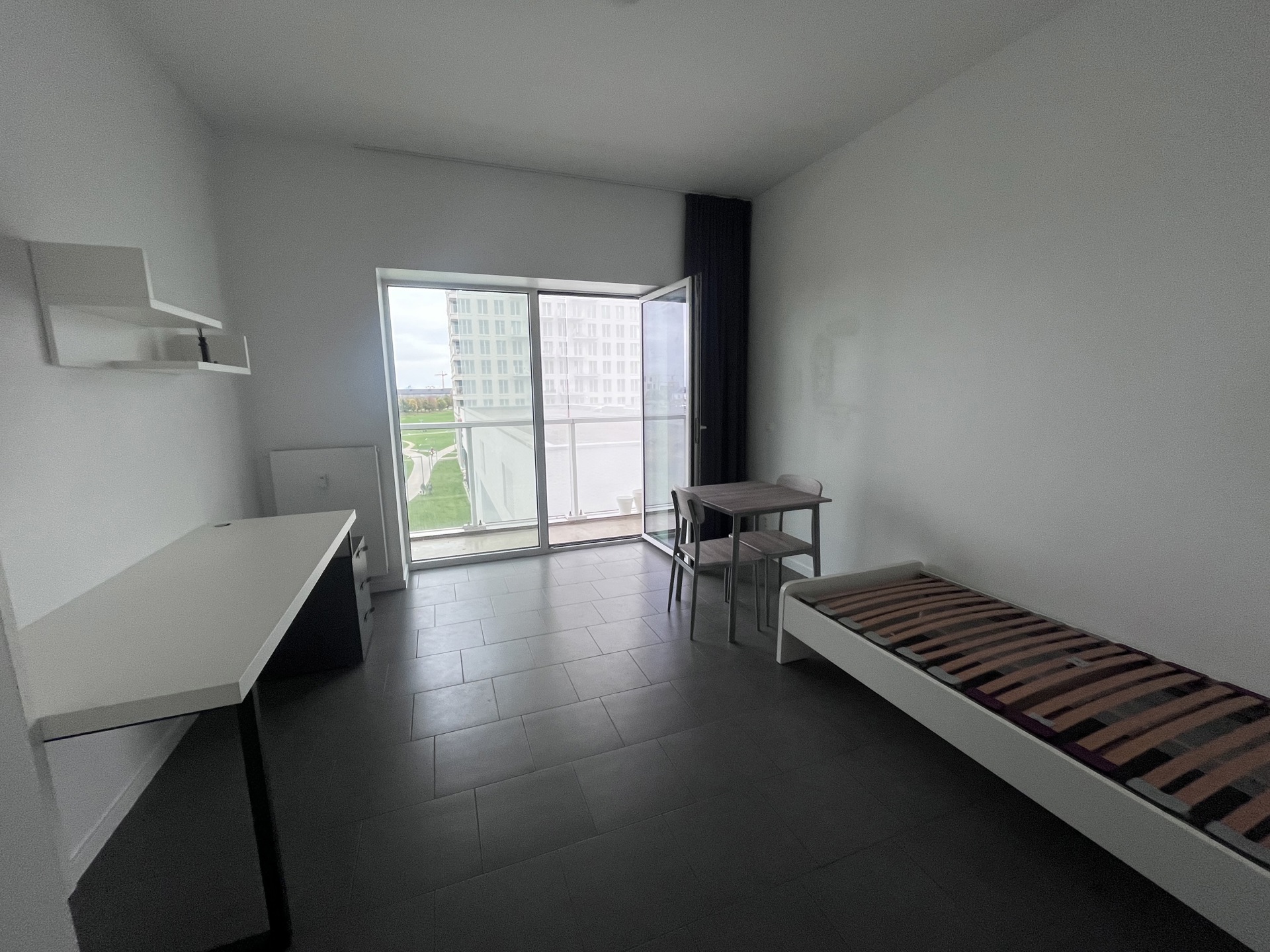 Gemeubelde studio met balkon - foto 2