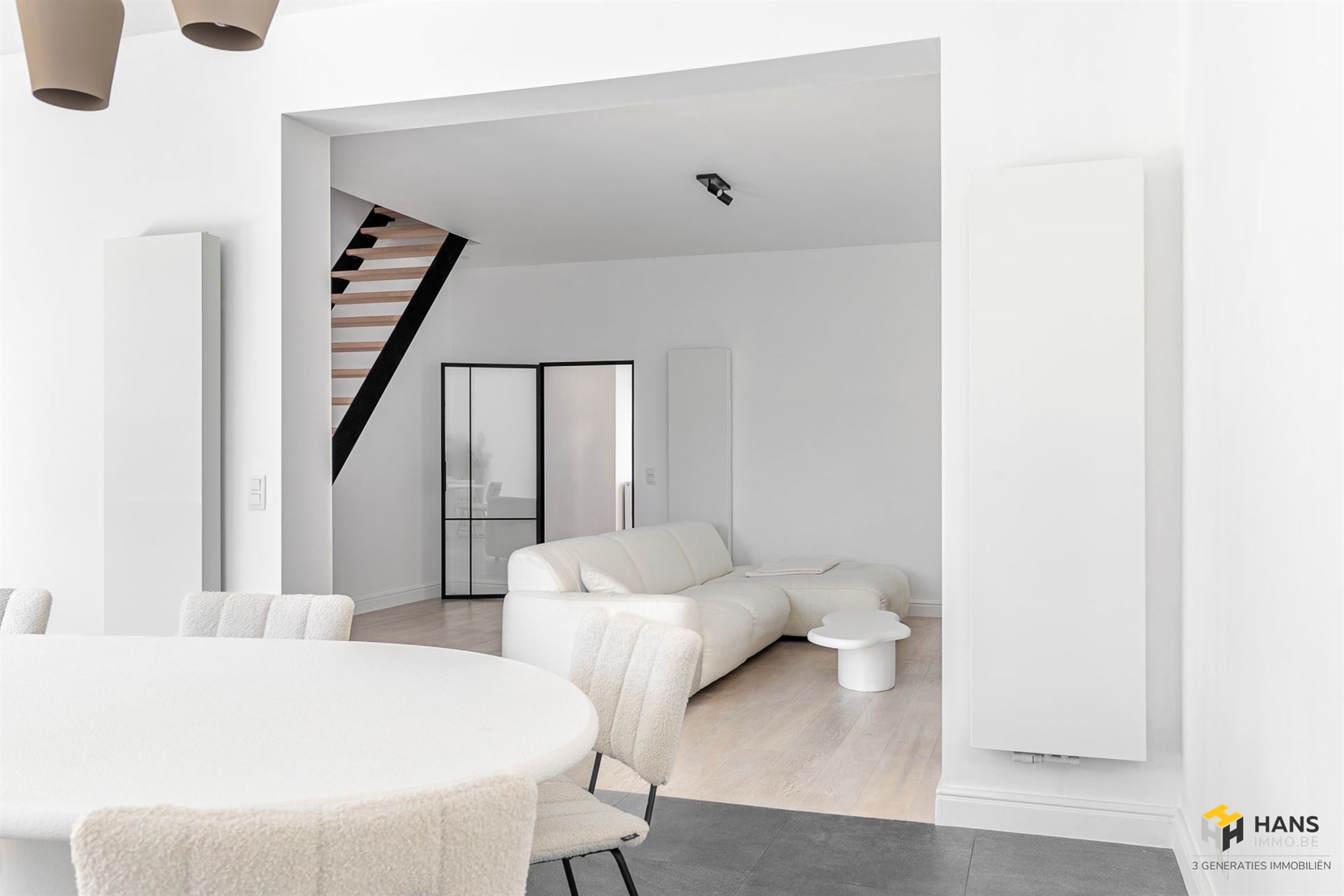 Instapklare woning ( 205 m²) met 4 slaapkamers en zuidgerichte tuin (55 m²) in Rumst. - foto 2