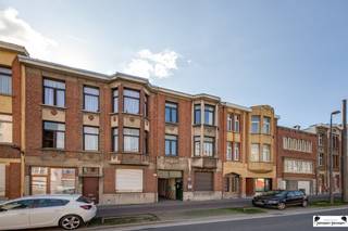 VERLAAGDE PRIJS!!! Dit veelzijdige en goed gelegen pand in Merksem biedt tal van mogelijkheden voor investeerders, ondernemers of wie op zoek is naar...