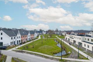 Ontdek deze moderne en energiezuinige nieuwbouwwoning gelegen in de Julienne De Plupad 46 te Oostakker, op de grens met Destelbergen. Ook...
