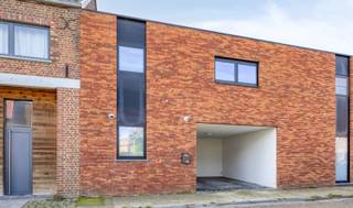 Deze moderne en energiezuinige woning, gebouwd in 2019, is gelegen in het rustige en groene Kumtich, op een steenworp van Tienen. Deze...